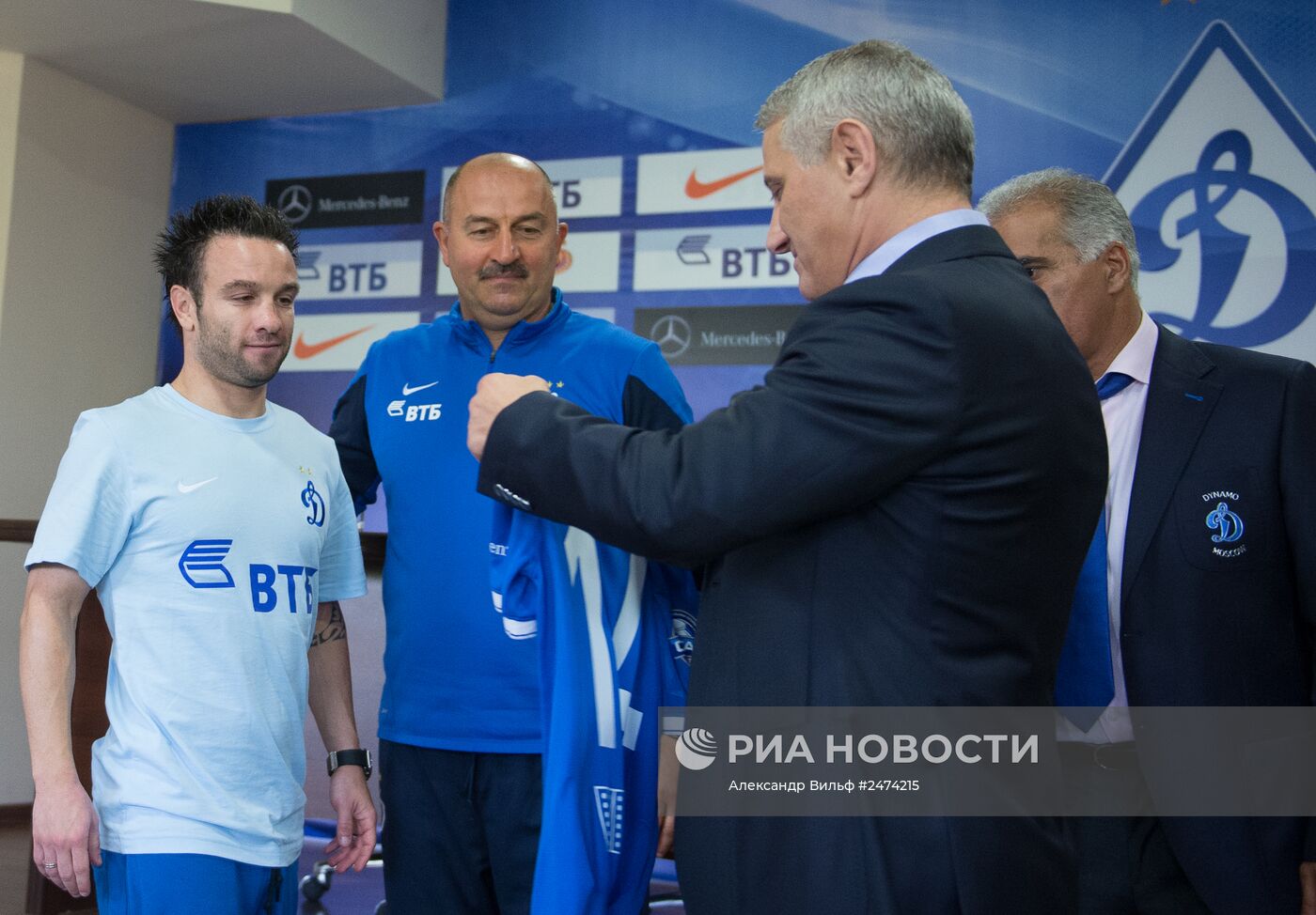 Футболист Матье Вальбуэна представлен в качестве игрока ФК "Динамо"