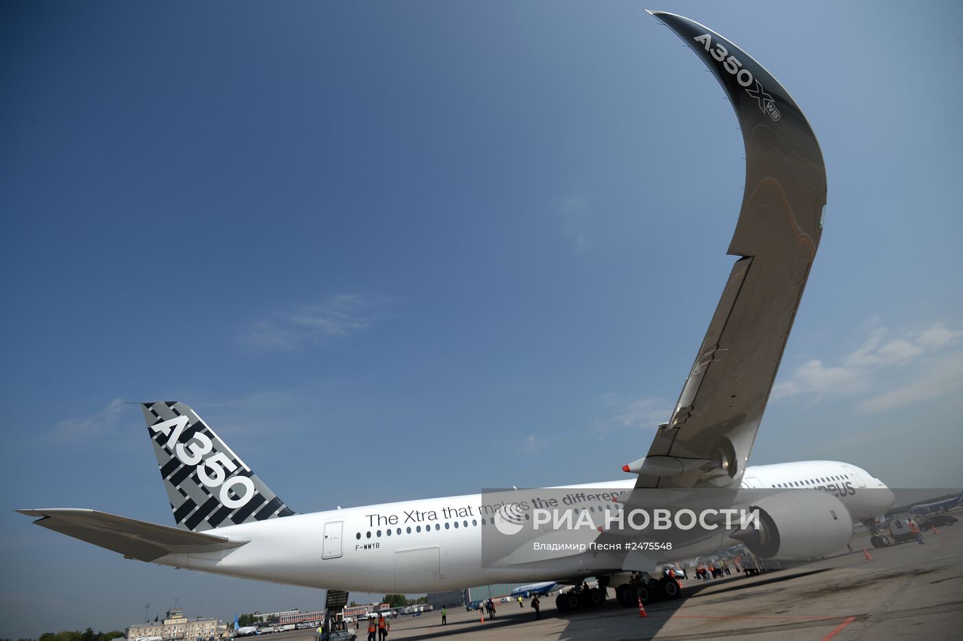 Новый пассажирский авиалайнер Airbus A350 XWB прибыл в московский аэропорт Шереметьево