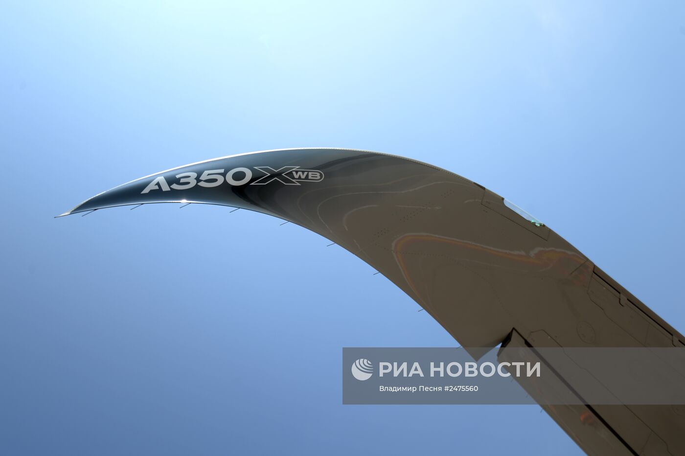 Новый пассажирский авиалайнер Airbus A350 XWB прибыл в московский аэропорт Шереметьево