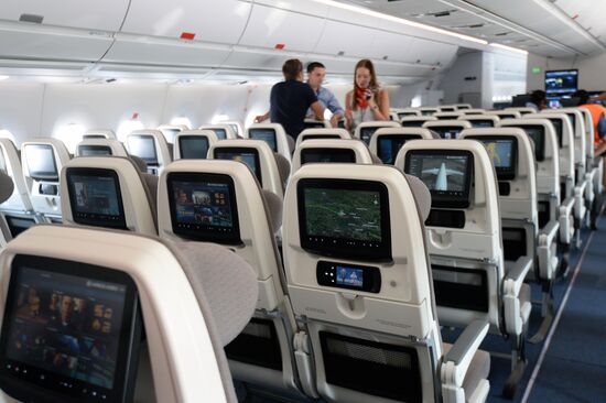 Новый пассажирский авиалайнер Airbus A350 XWB прибыл в московский аэропорт Шереметьево