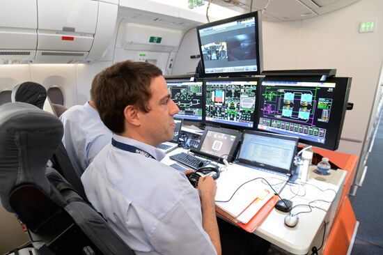 Новый пассажирский авиалайнер Airbus A350 XWB прибыл в московский аэропорт Шереметьево