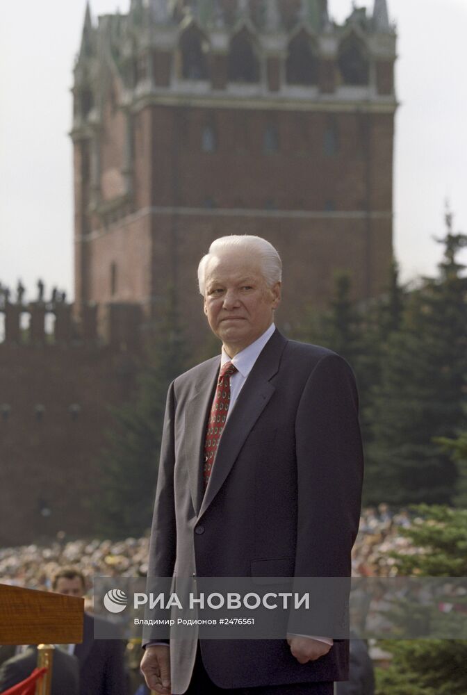 Борис Ельцин на Красной площади