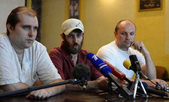 Пресс-конференция освобожденных из плена представителей ДНР в Донецке