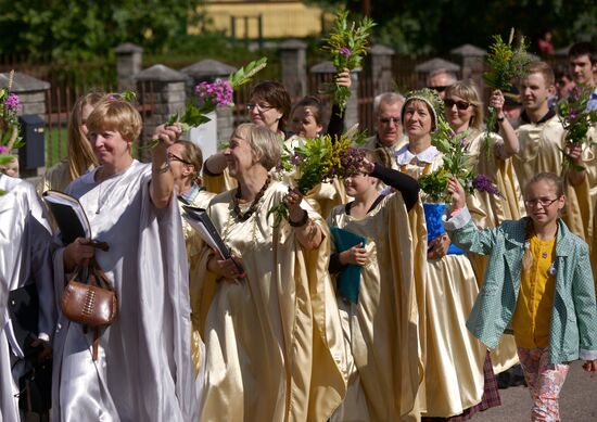Католики Литвы отмечают праздники Жолинес и Капустине