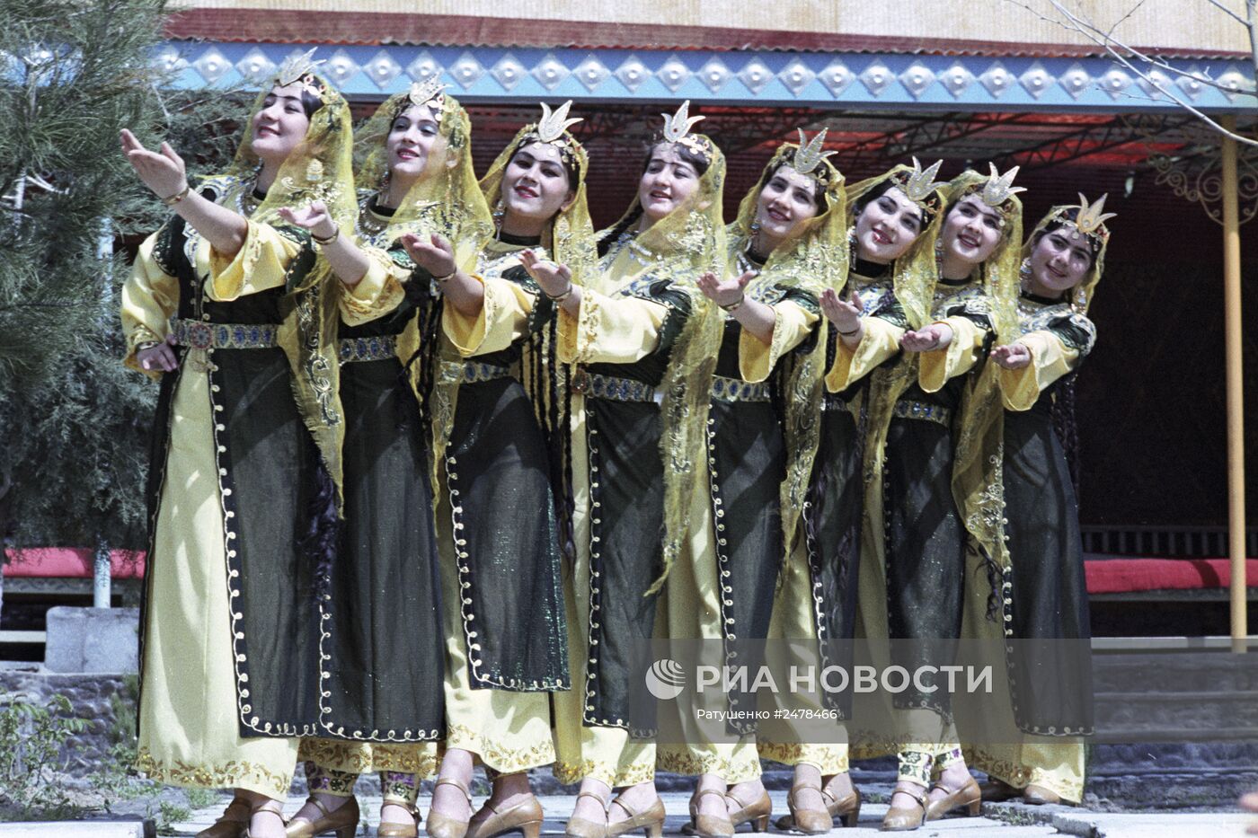 Таджикский танцевальный ансамбль "Зебо"