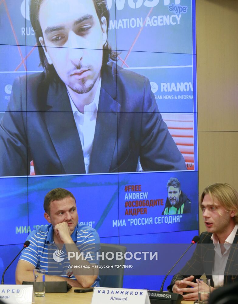 Видеомост Москва-Лондон на тему: "Журналисты: работа под обстрелом".