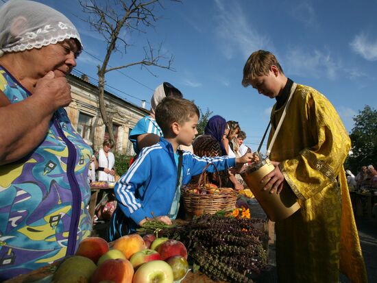 Православные христиане отмечают Яблочный Спас