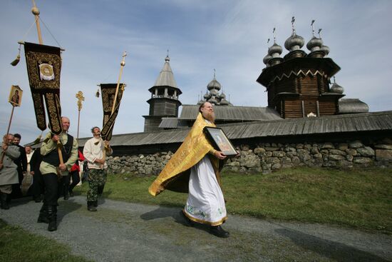 Православные христиане отмечают Яблочный Спас