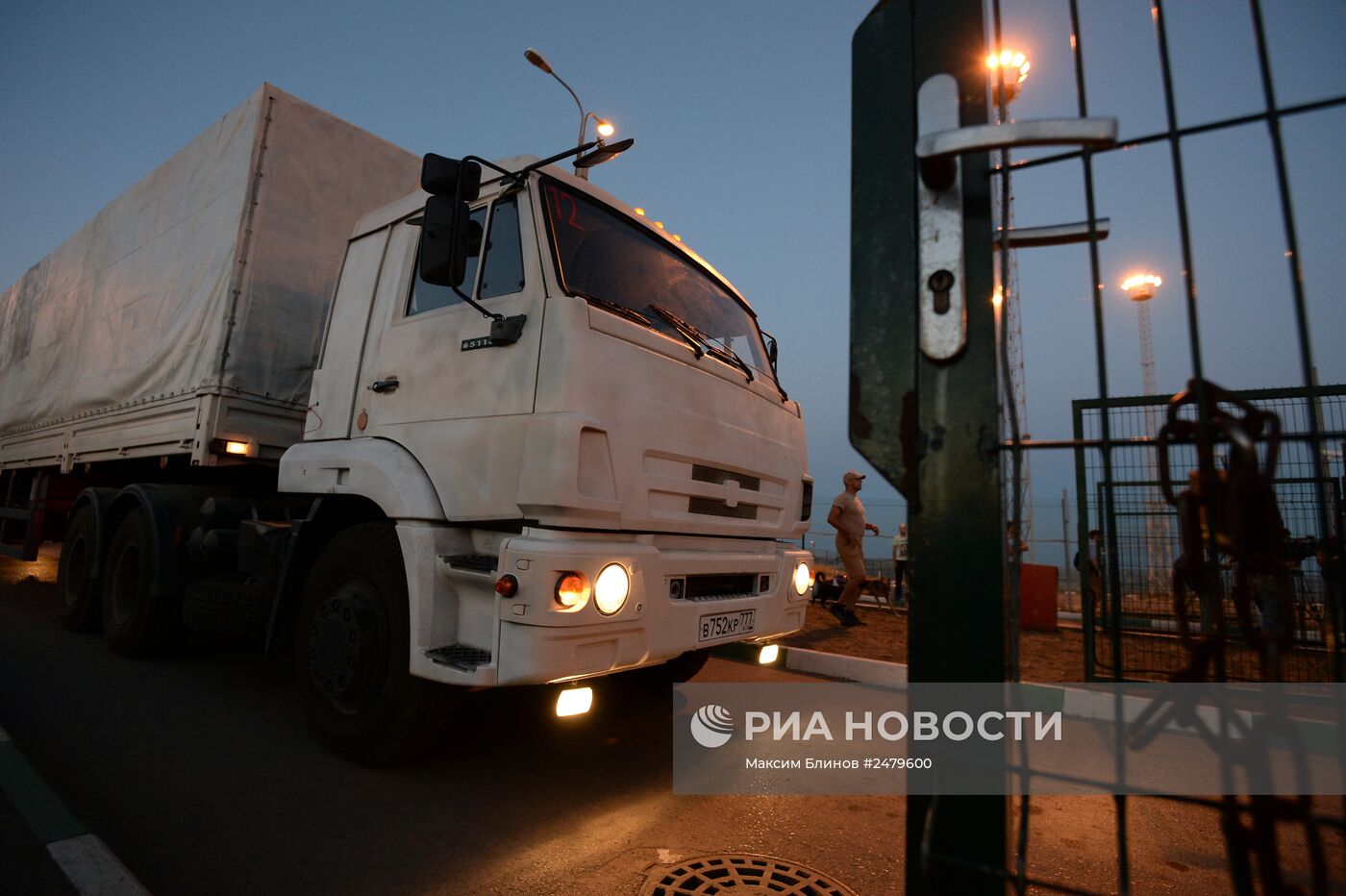 Первые машины с помощью для Украины выдвинулись к КПП "Донецк"