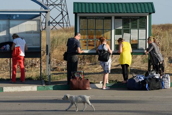 Жители юго-востока Украины на КПП "Донецк" в Ростовской области