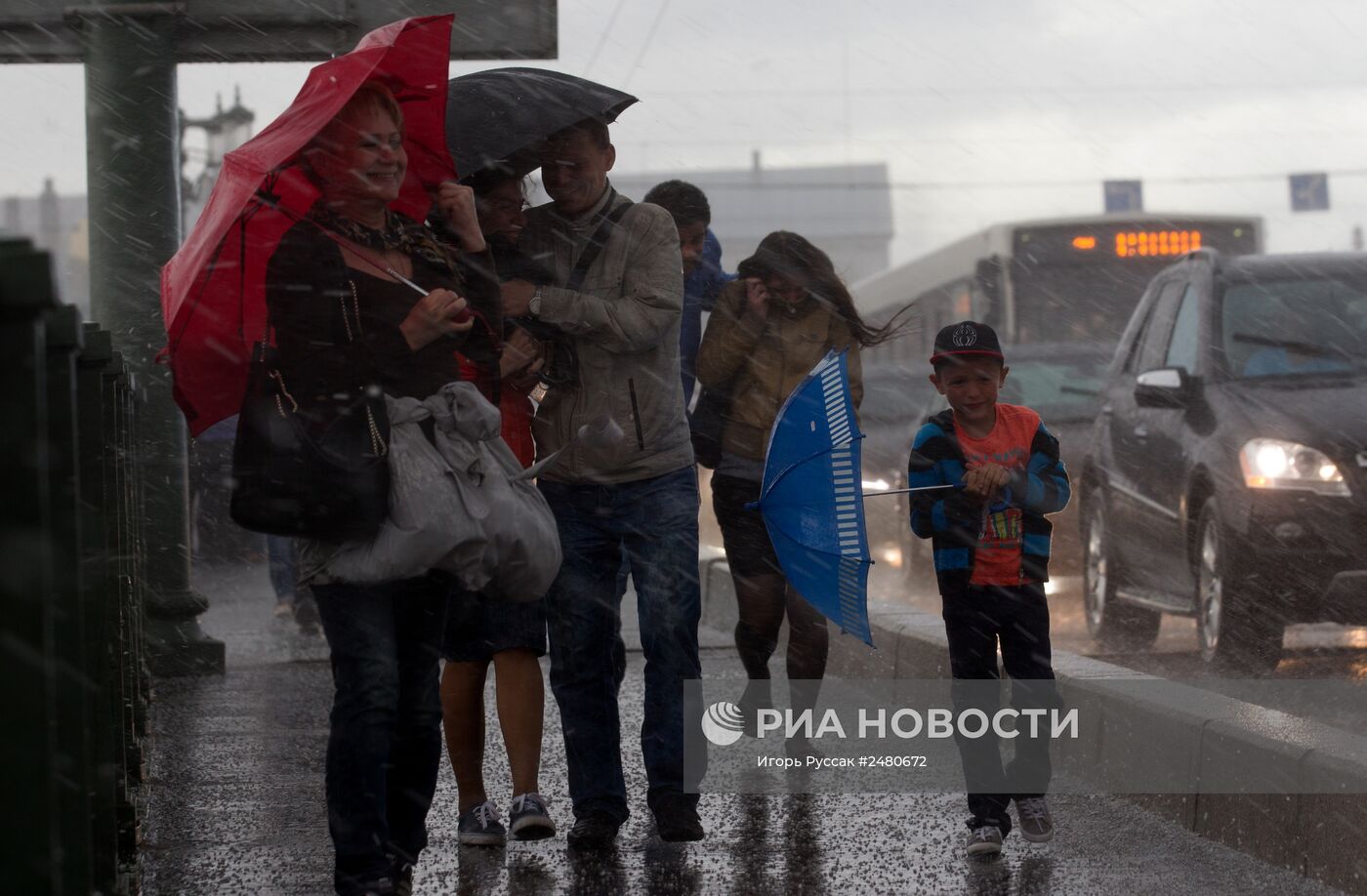 Сильный дождь с градом в Санкт-Петербурге
