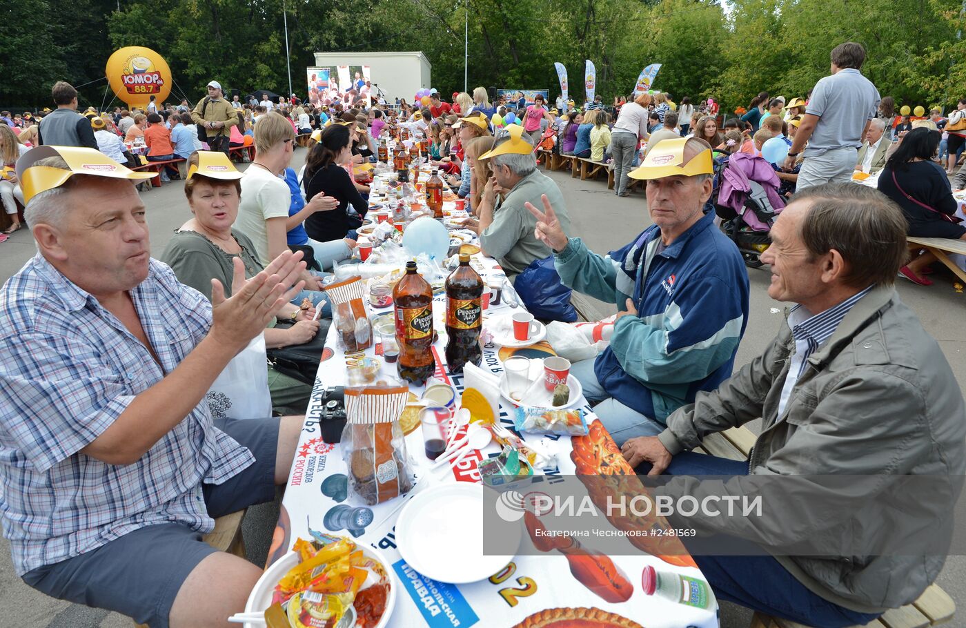 Семейная акция "Всероссийское застолье" в рамках презентации фильма "Горько! 2"