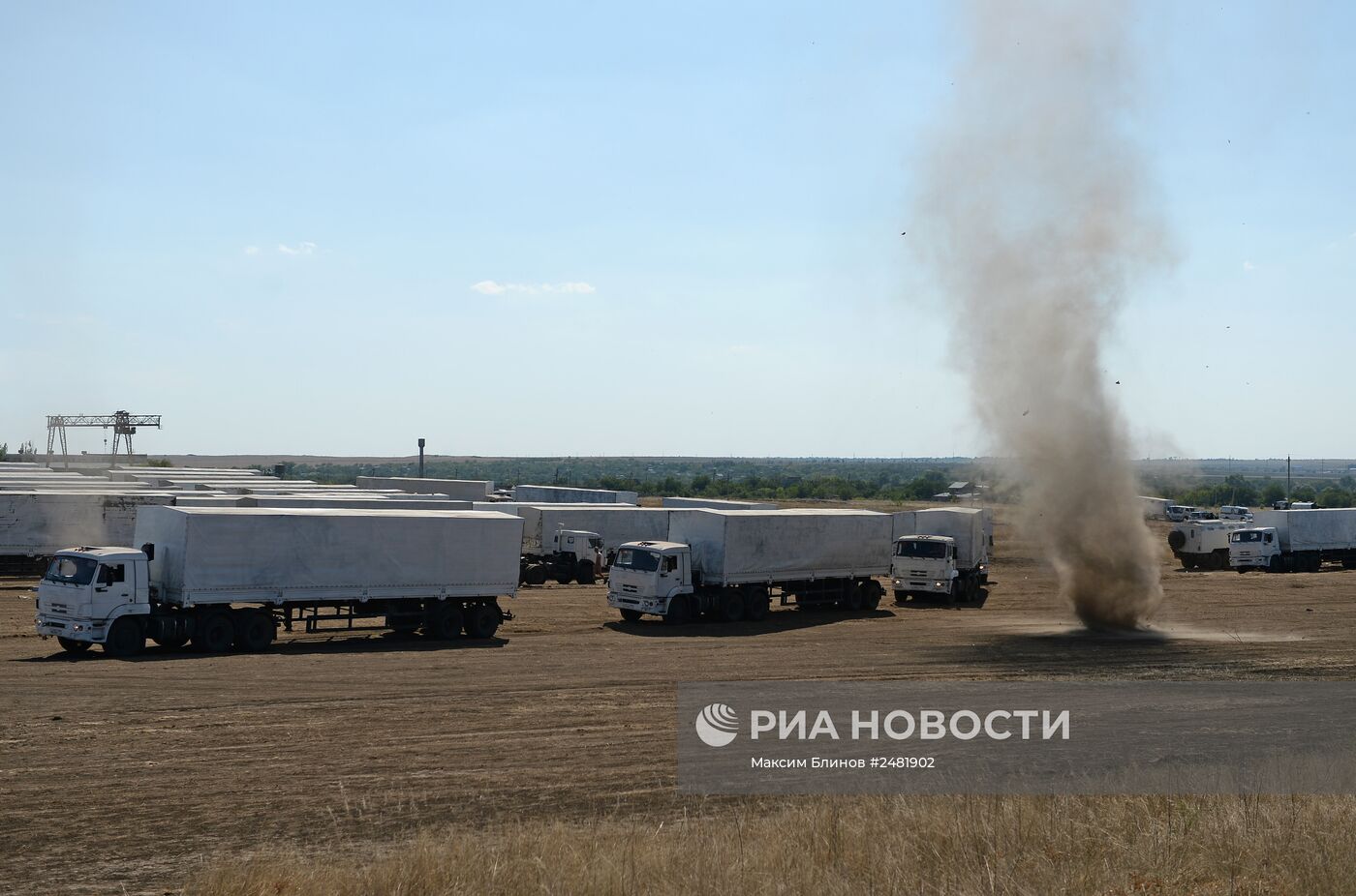 Колонна грузовиков, доставивших гуманитарную помощь в Луганск, возвращается в Подмосковье