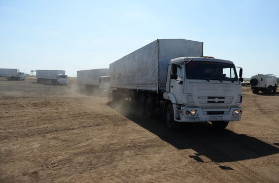 Колонна грузовиков, доставивших гуманитарную помощь в Луганск, возвращается в Подмосковье