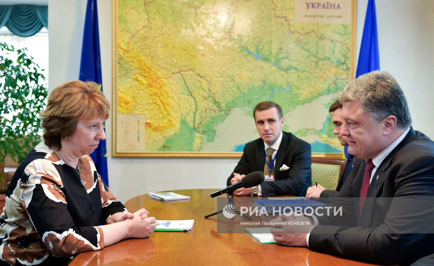 П.Порошенко принимает участие во встрече в формате Украина - ЕС - "Евразийская тройка" в Минске