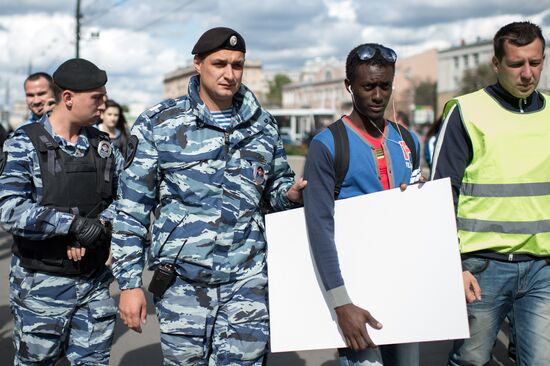 Одиночные пикеты "Союза африканских студентов" у посольства США в Москве