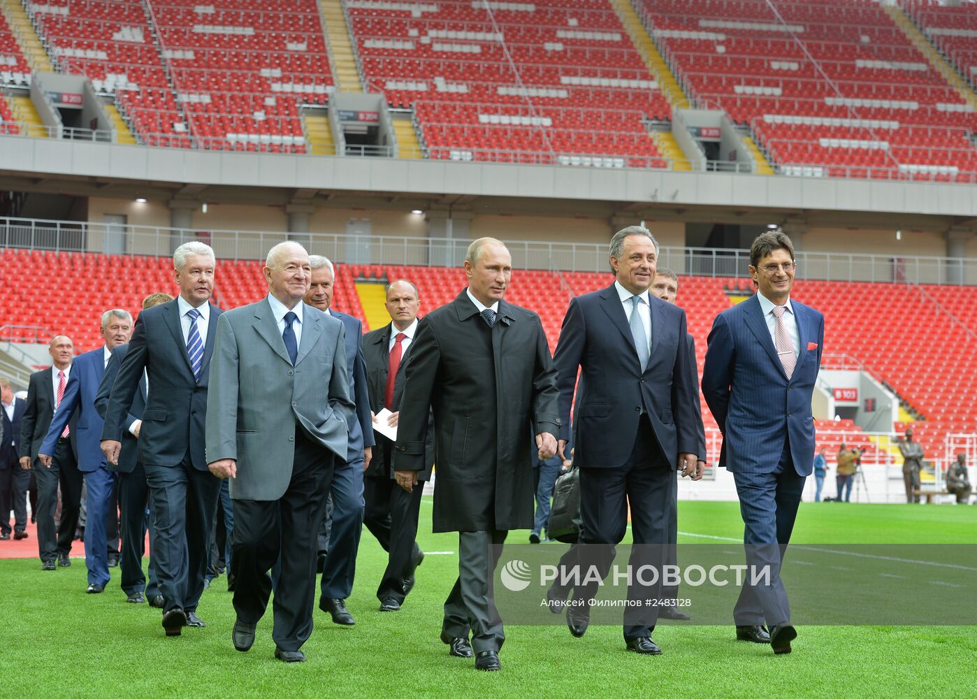 В.Путин посетил стадион "Открытие Арена" в Тушино