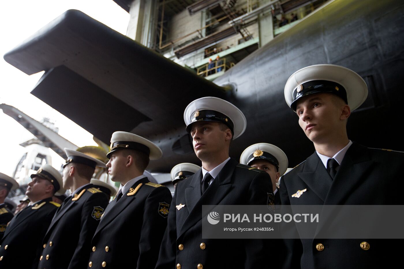 Спуск на воду дизель-электрической подводной лодки "Старый Оскол"