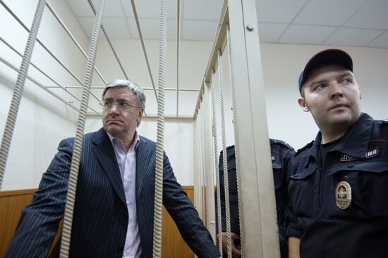 Рассмотрение ходатайства об аресте замглавы Ростуризма Дмитрия Амунца