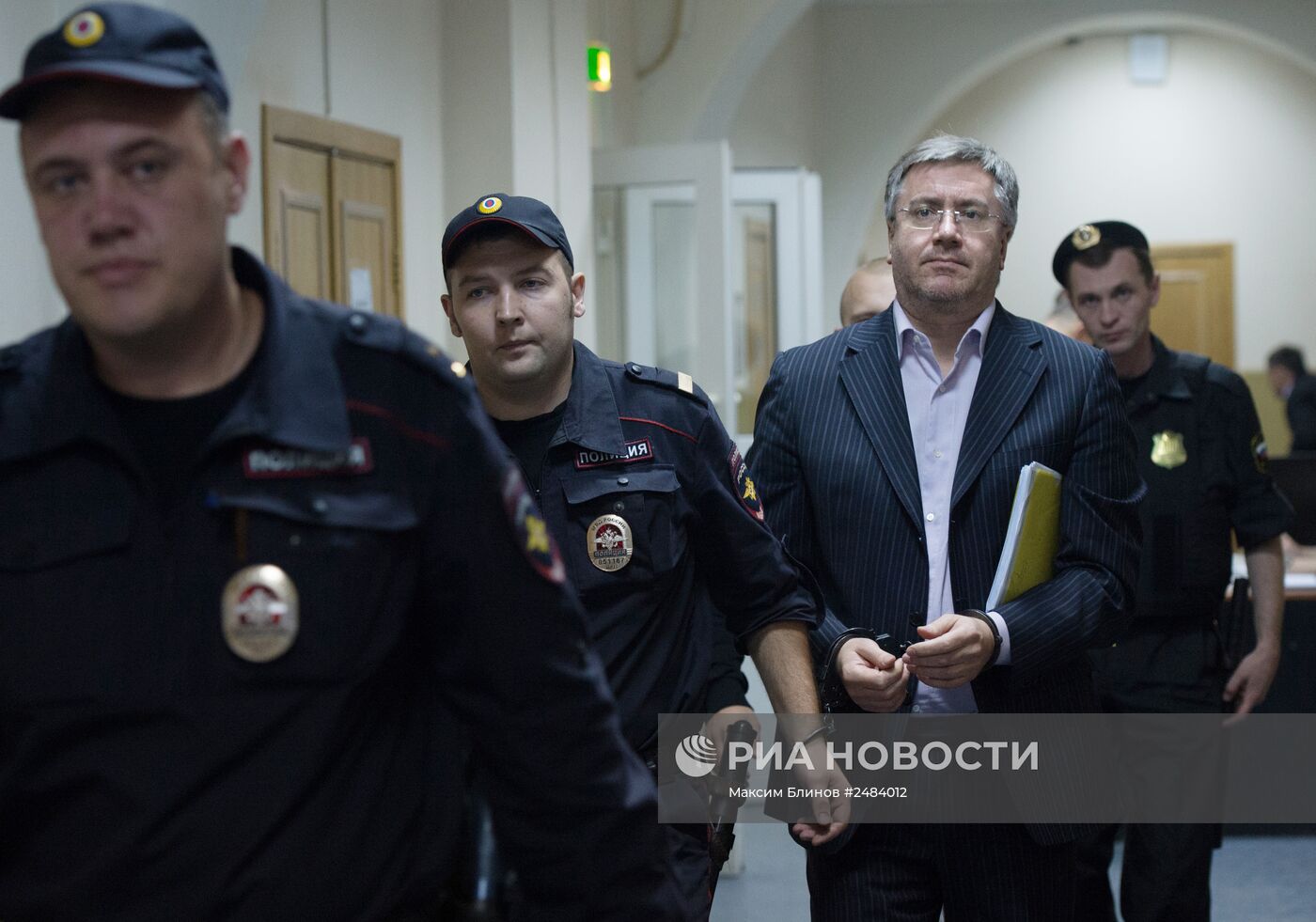 Рассмотрение ходатайства об аресте замглавы Ростуризма Дмитрия Амунца