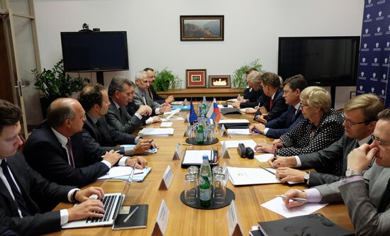 Двусторонняя встреча вице-президента Еврокомиссии Г.Эттингера и главы Минэнерго РФ А.Новака