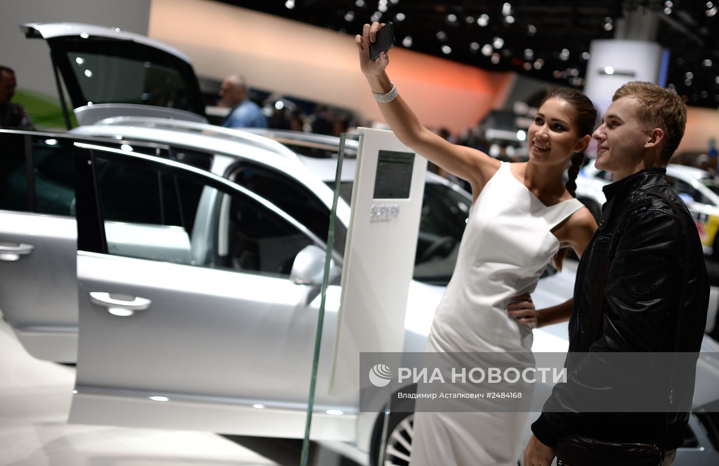 Московский международный автомобильный салон 2014 открылся для посетителей