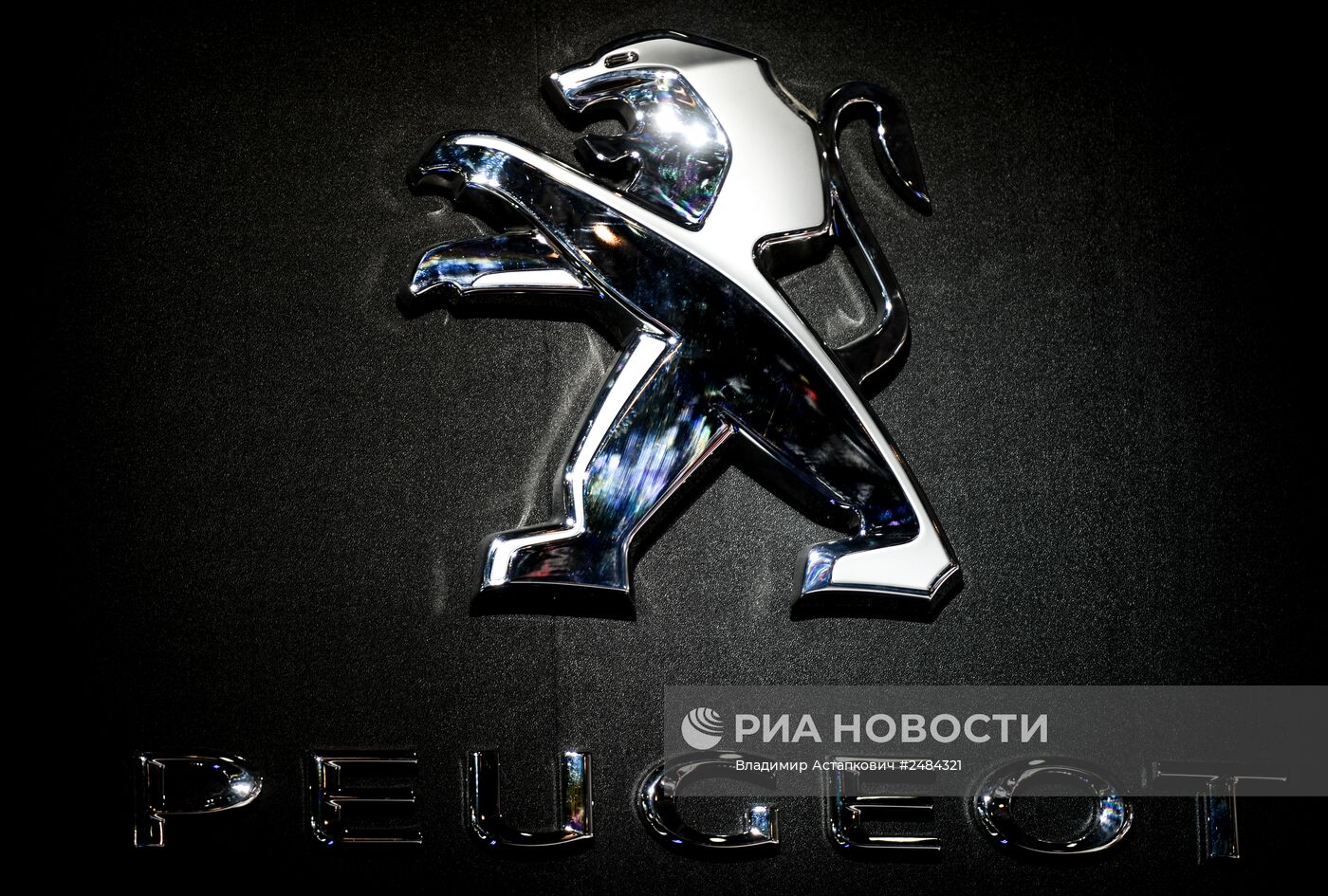 Московский международный автомобильный салон 2014 открылся для посетителей