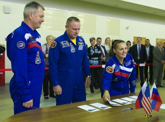 Экзамен основного и дублирующего экипажей "Союз ТМА-14М"