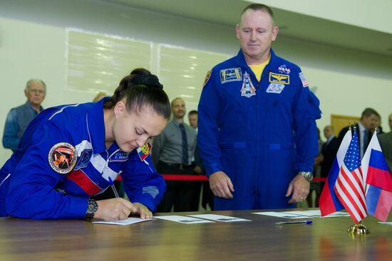 Экзамен основного и дублирующего экипажей "Союз ТМА-14М"