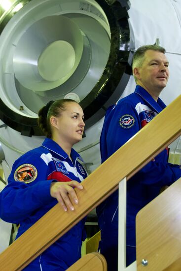 Экзамен основного и дублирующего экипажей "Союз ТМА-14М"