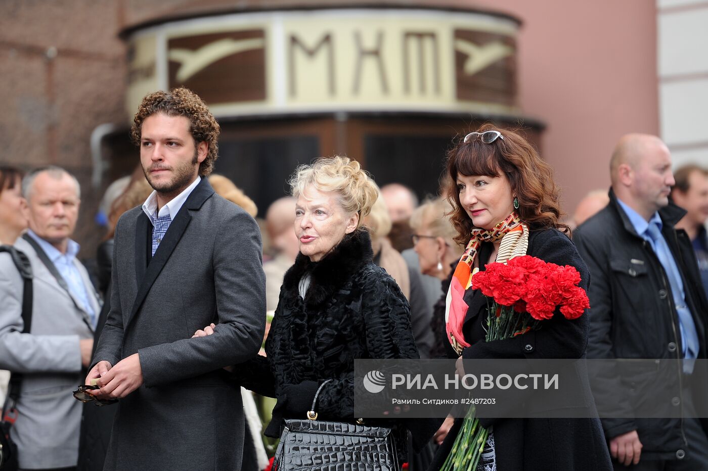 Открытие памятника основателям Московского Художественного театра К.С.Станиславскому и В.И.Немировичу-Данченко