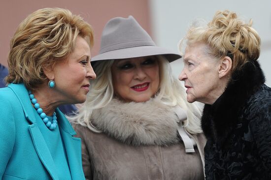 Открытие памятника основателям Московского Художественного театра К.С.Станиславскому и В.И.Немировичу-Данченко