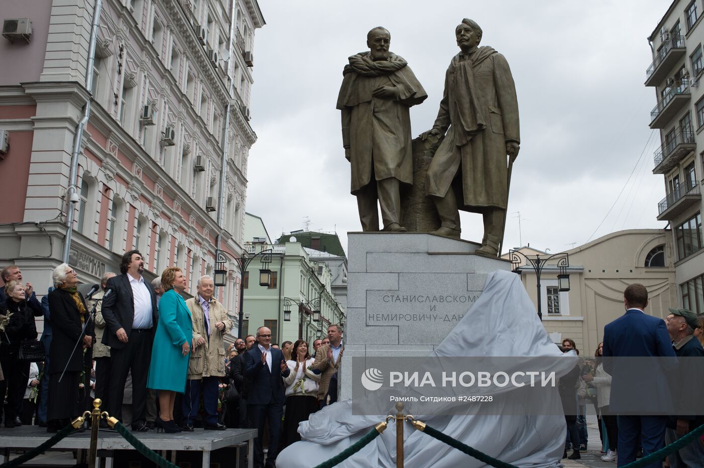 Открытие памятника основателям Московского Художественного театра К.С.Станиславскому и В.И.Немировичу-Данченко