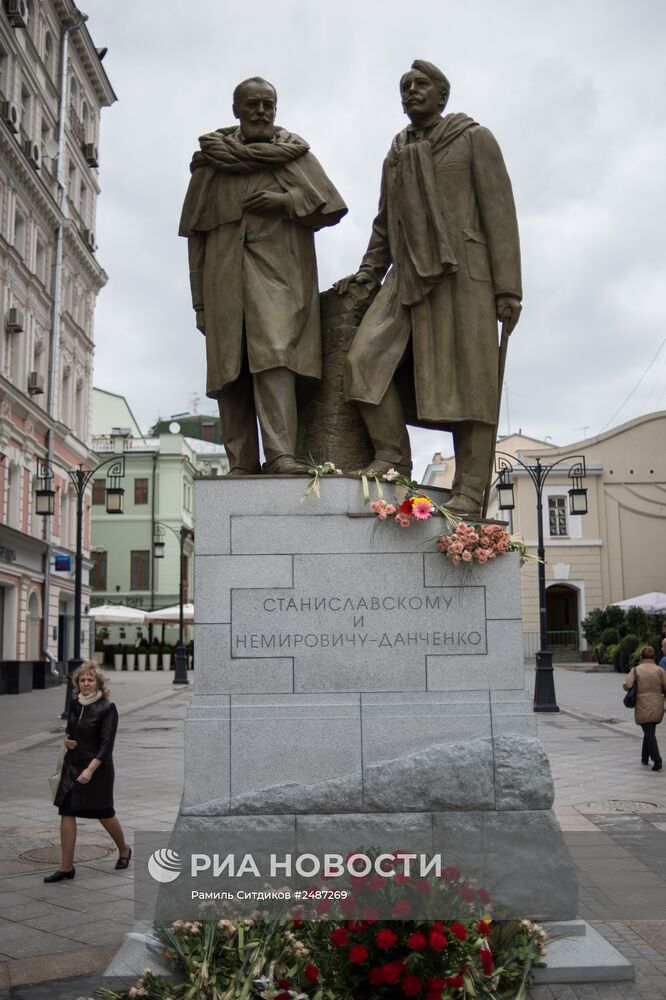 Открытие памятника основателям Московского Художественного театра К.С.Станиславскому и В.И.Немировичу-Данченко