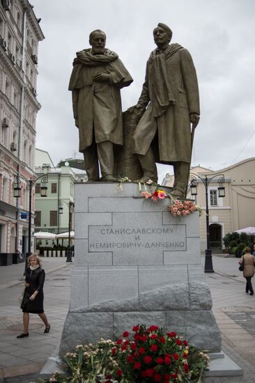 Открытие памятника основателям Московского Художественного театра К.С.Станиславскому и В.И.Немировичу-Данченко
