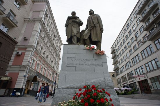 Открытие памятника основателям Московского Художественного театра К.С.Станиславскому и В.И.Немировичу-Данченко