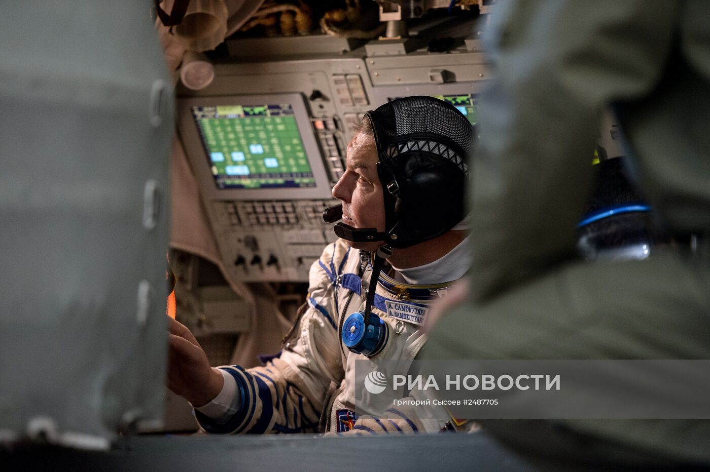 Тренировка основного экипажа МКС-41/42 на тренажере корабля "Союз ТМА-М"