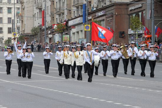Дефиле военно-музыкальных коллективов в рамках фестиваля "Спасская башня"