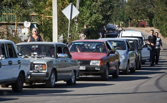 Число выезжающих на Украину машин на КПП "Донецк" значительно возросло