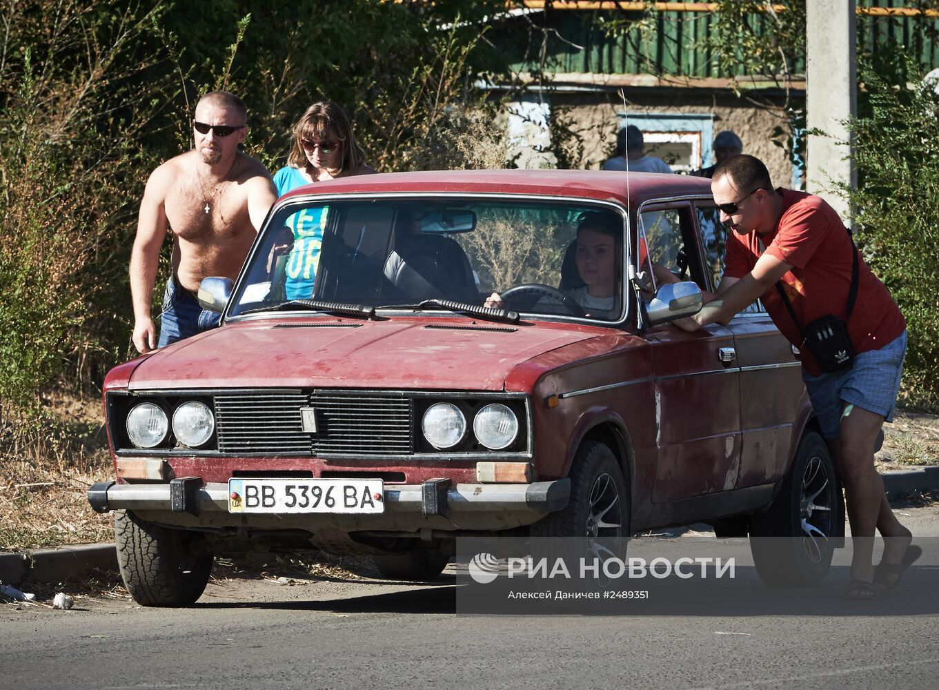 Число выезжающих на Украину машин на КПП 