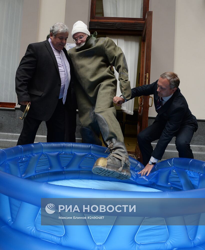 Глава ЦИК РФ Владимир Чуров принял участие в акции Ice Bucket Challenge