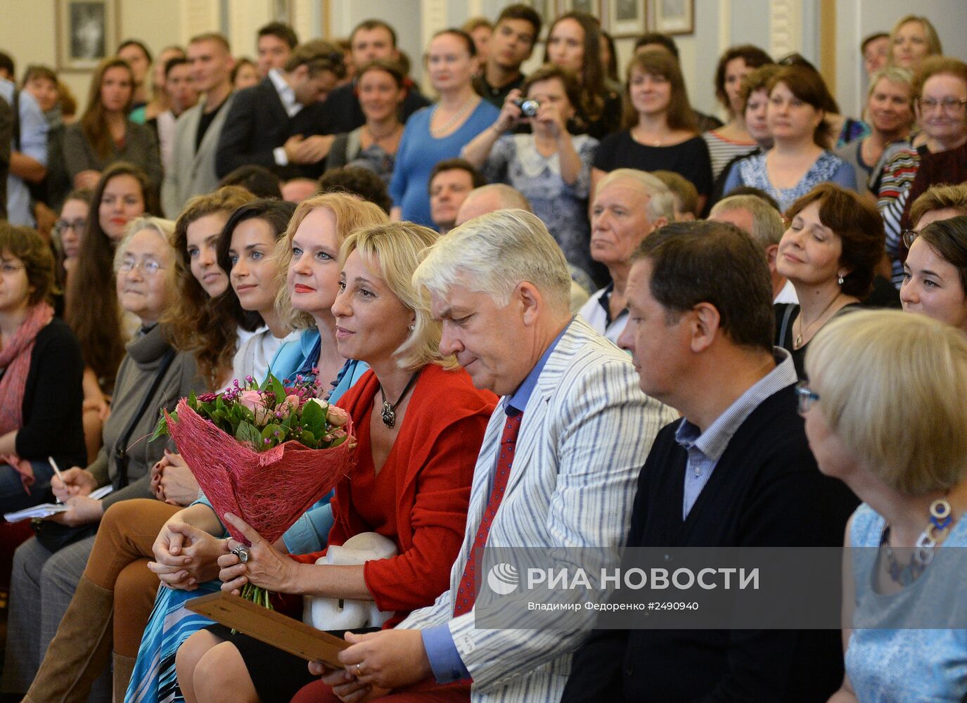 Сбор труппы театра им. Е.Вахтангова в Москве