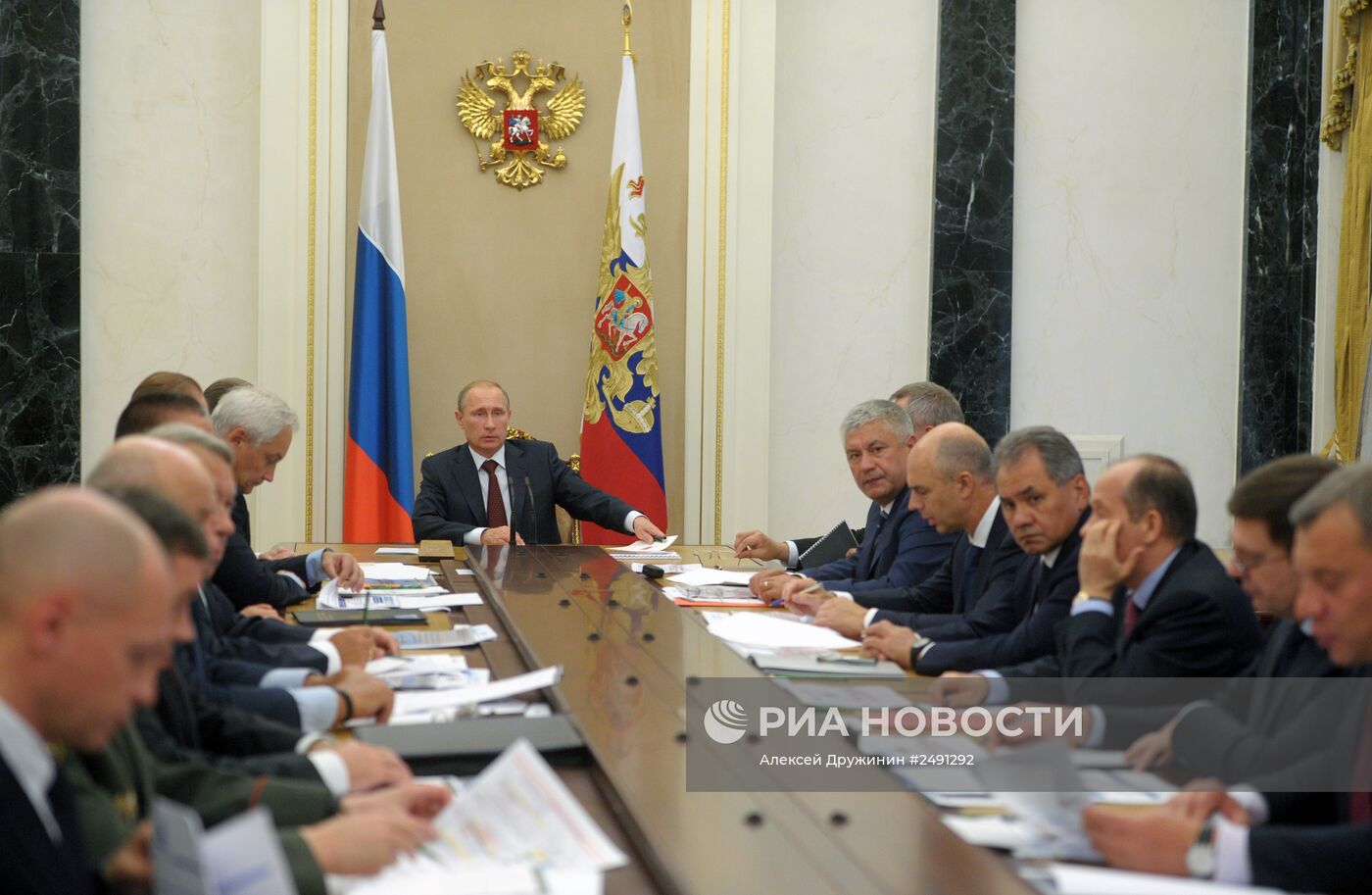В.Путин провел совещание "О разработке проекта государственной программы вооружения на 2016–2025 годы"