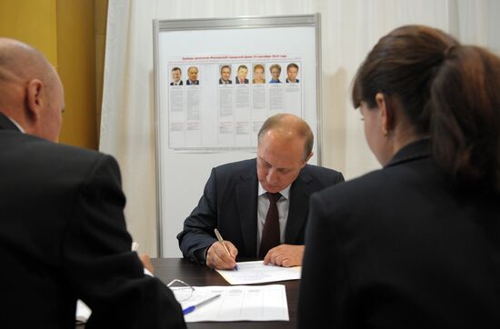 В.Путин досрочно проголосовал на выборах депутатов в Мосгордуму