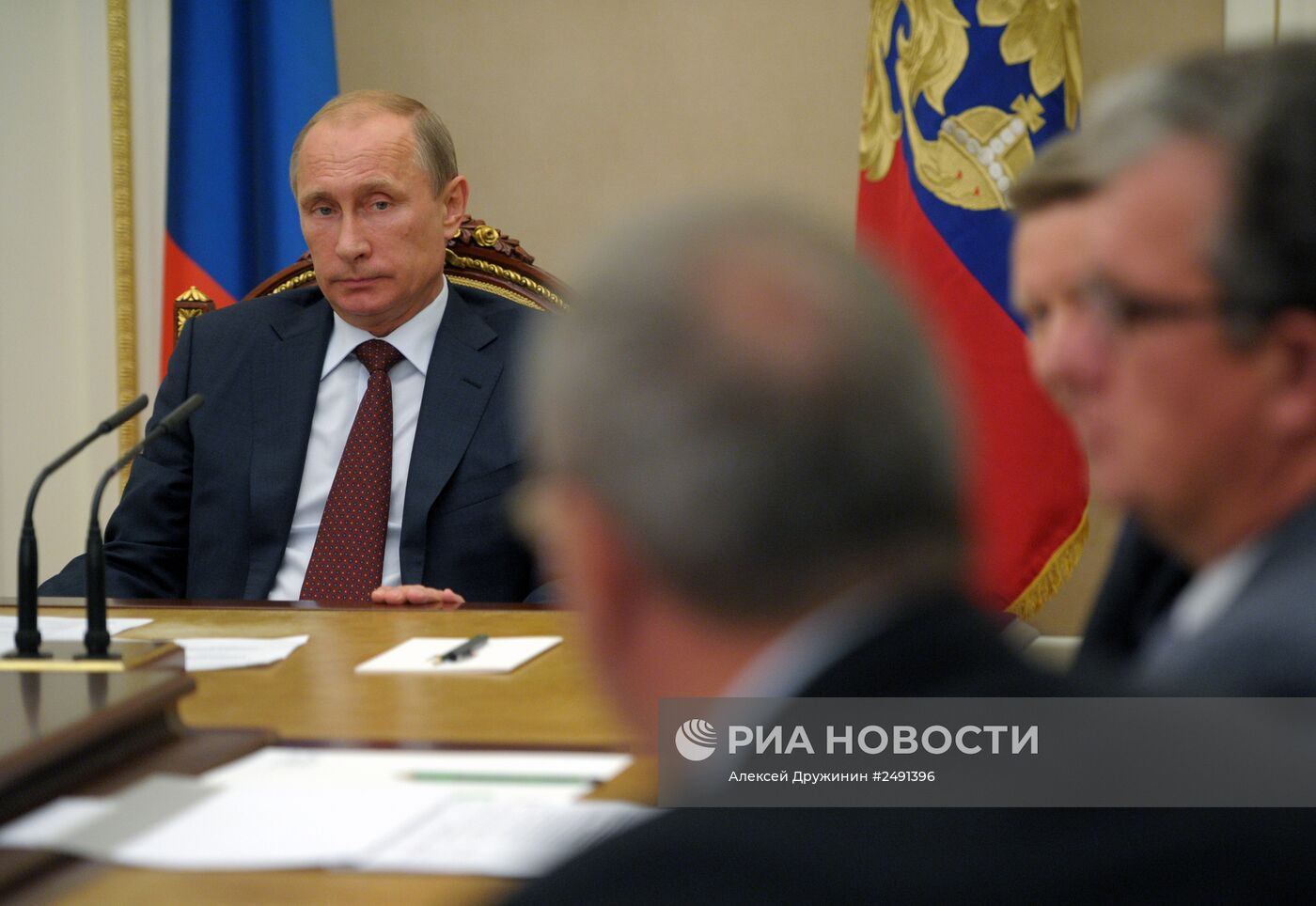 В.Путин провел совещание с членами правительства РФ