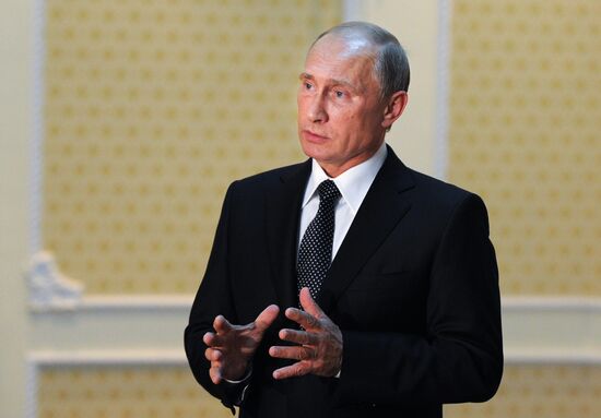 В.Путин принимает участие в саммите ШОС в Душанбе