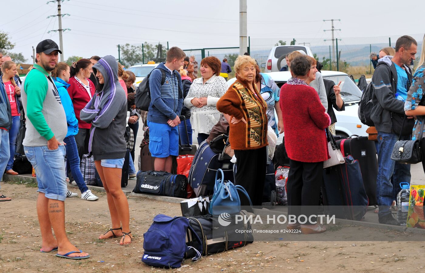 Украинские беженцы на погранпереходе в Ростовской области