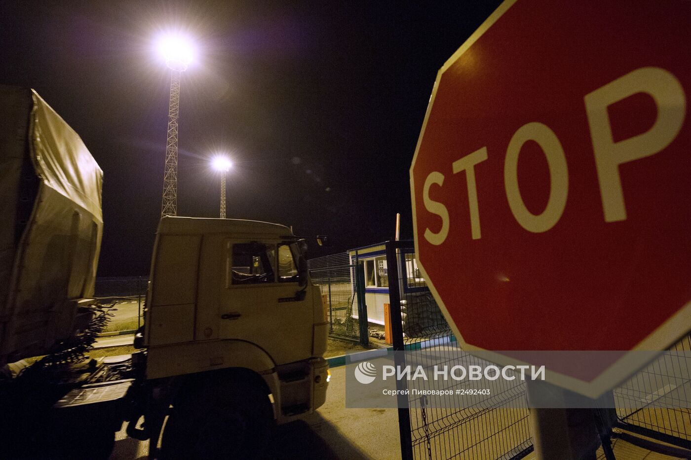 Российский конвой с гуманитарной помощью юго-востоку Украины начал движение