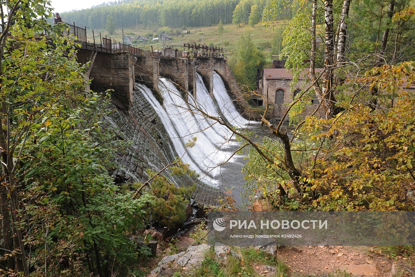 Старейшая действующая гидроэлектростанция "Пороги" на реке Большая Сатка