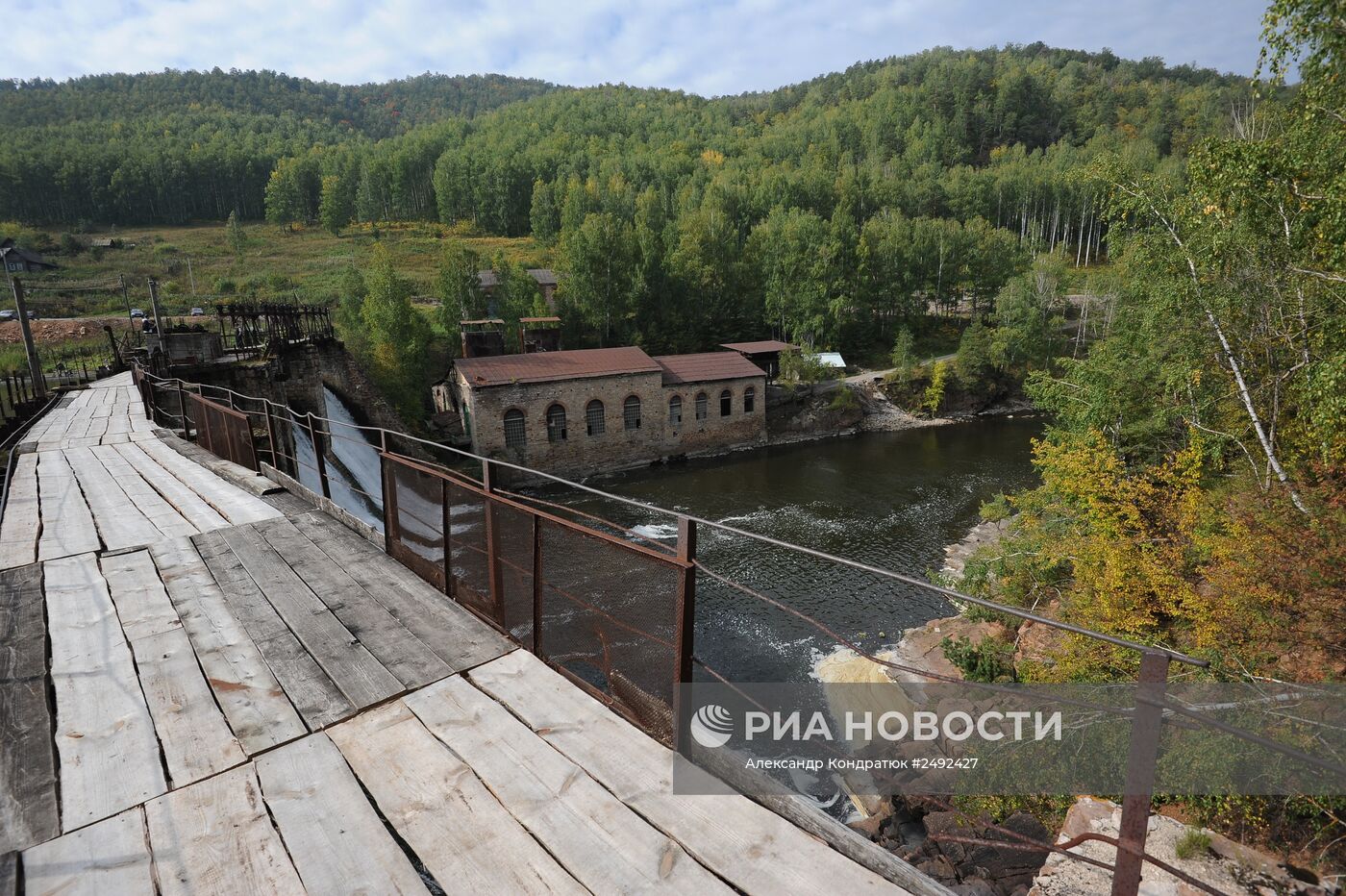 Старейшая действующая гидроэлектростанция "Пороги" на реке Большая Сатка